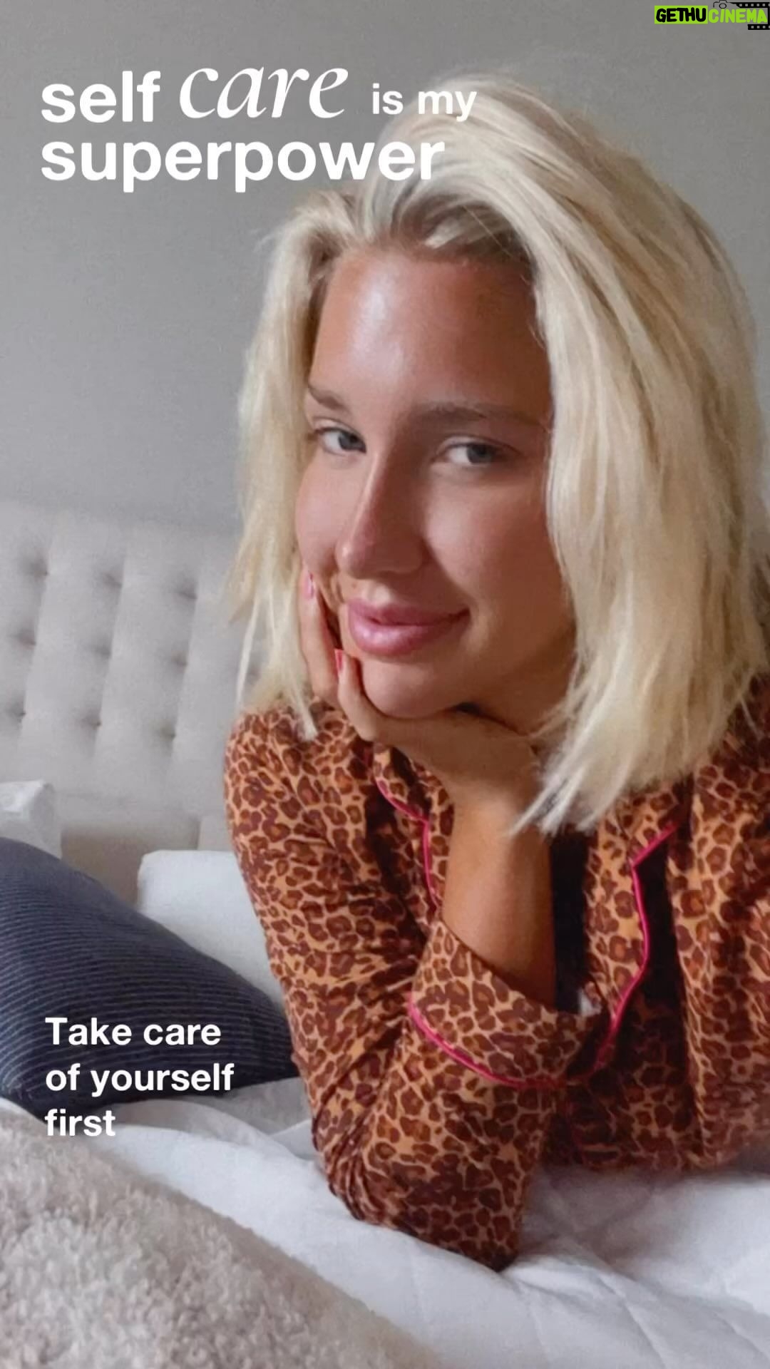 Savannah Chrisley Instagram - FINALLY getting back to the ME that I recognize! @colon.broom is SWVING the day! ••• Use code SAV10 for 10% off at ColonBroom.com