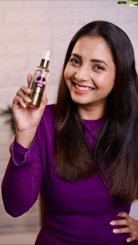 Sayali Sanjeev Instagram - AD | No more dull and dry hair for me, because I found the All New Sunsilk Super Shine Serum. It is enriched with Vitamin E that keeps my hair shiny and frizz free for upto 48hours. It’s the best serum I’ve used and you should try it too. Don’t miss out! @sunsilkindia #AD #ShineKaroBaalKholKe #MySunsilkShine #SunsilkSerum #NourishingSerum #ShinyHair #HairCare #SunsilkPartner #SunsilkHaircare #Haircare #SunsilkHair #SuperShineSerum #Sponsorship #ad #collaboration