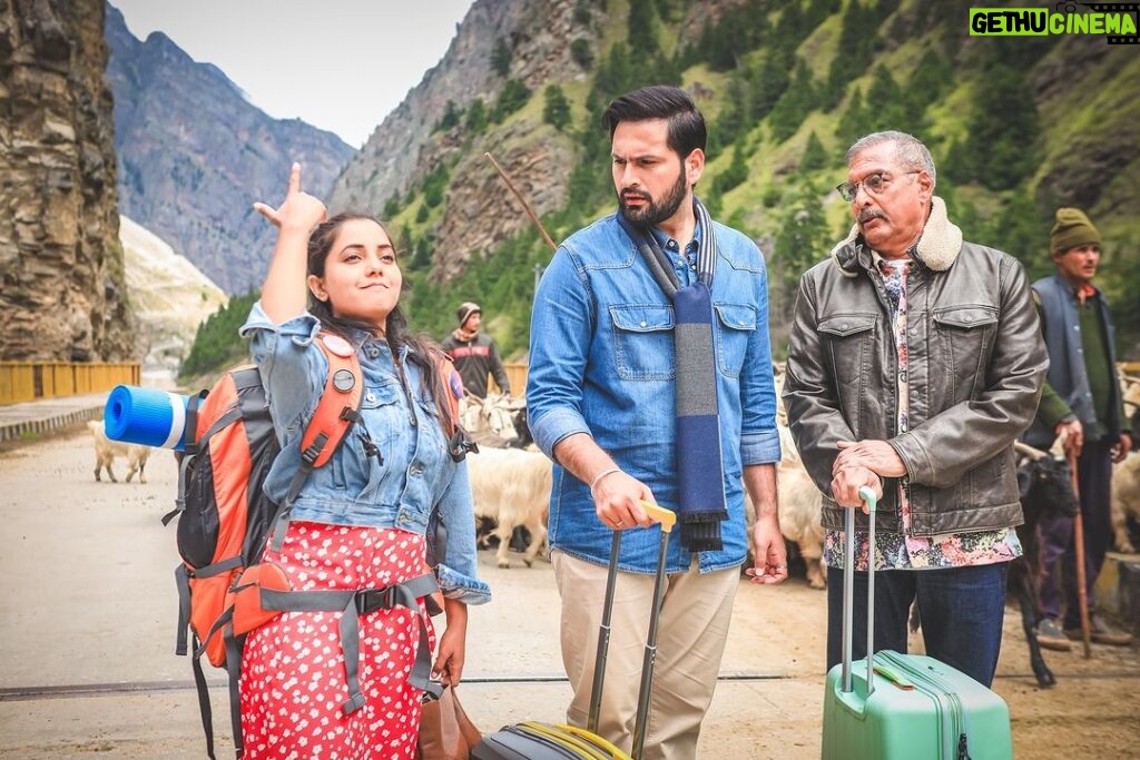 Sayali Sanjeev Instagram - Tag the people in your group ज्यांना सगळीकडचं सगळं माहीत असतं! उगा फुशारक्या मारणाऱ्या लोकांना बाहेर आणा..! #oleaaleon5jan #ओलेआले Chopta , Uttarakhand