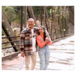 Sayali Sanjeev Instagram - Control Uday control 😂❤️ • • #oleaaleon5jan #newfilm #nanapatekar #sayalisanjeev #siddharthachandekar