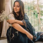 Sayali Sanjeev Instagram – Happiness is … wearing beautiful Saree 
•
•
•
Saree by @chidiyaaonline 
📸 @deepali_td_official 
•
•
•
#saree #sareelove #love #trend #trending