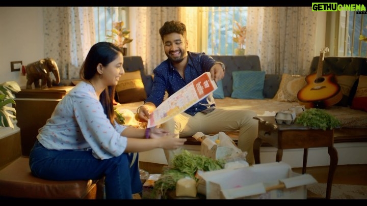 Sayali Sanjeev Instagram - कालनिर्णय - काही गोष्टी अनमोल आहेत. . . #Kalnirnay2024 #Commercial #NewTVC #कालनिर्णय #Kalnirnay