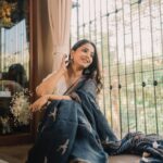 Sayali Sanjeev Instagram – Happiness is … wearing beautiful Saree 
•
•
•
Saree by @chidiyaaonline 
📸 @deepali_td_official 
•
•
•
#saree #sareelove #love #trend #trending
