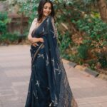 Sayali Sanjeev Instagram – Happiness is … wearing beautiful Saree 
•
•
•
Saree by @chidiyaaonline 
📸 @deepali_td_official 
•
•
•
#saree #sareelove #love #trend #trending