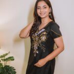 Sayali Sanjeev Instagram – All black 🖤
•
New collection by @aabandharts 
•
📸 @deepali_td_official 
•
•
#black #blacklove #newcollection #aabandharts #trending