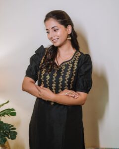 Sayali Sanjeev Instagram - All black 🖤 • New collection by @aabandharts • 📸 @deepali_td_official • • #black #blacklove #newcollection #aabandharts #trending