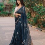 Sayali Sanjeev Instagram – Happiness is … wearing beautiful Saree 
•
•
•
Saree by @chidiyaaonline 
📸 @deepali_td_official 
•
•
•
#saree #sareelove #love #trend #trending