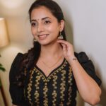Sayali Sanjeev Instagram – All black 🖤
•
New collection by @aabandharts 
•
📸 @deepali_td_official 
•
•
#black #blacklove #newcollection #aabandharts #trending