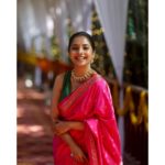 Sayali Sanjeev Instagram – पैठणी + नथ + गॉगल्स = स्वॅग 
•
•
📸 @saneshashank 
•
•
#shivanikishaadi महाराष्ट्र