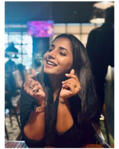 Sayali Sanjeev Instagram - Thank u so much for your love ❤️🫰🏼 • • 📸 @iamrinkurajguru #jhimma2 #reunion #superhit #incinemasnow