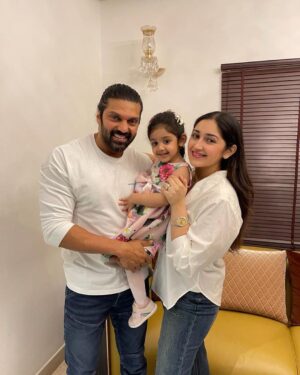 Sayyeshaa Saigal Instagram - Party time with my loves! ❤️❤️❤️❤️🧿🧿🧿
@aryaoffl @shhaheen @arianajofficial 
Love them the mostest! 

#family#babygirl#husband#mommy#party#outandabout#makingmemories#mylife#love#forever#familyfirst#instadaily#instagram#twinning