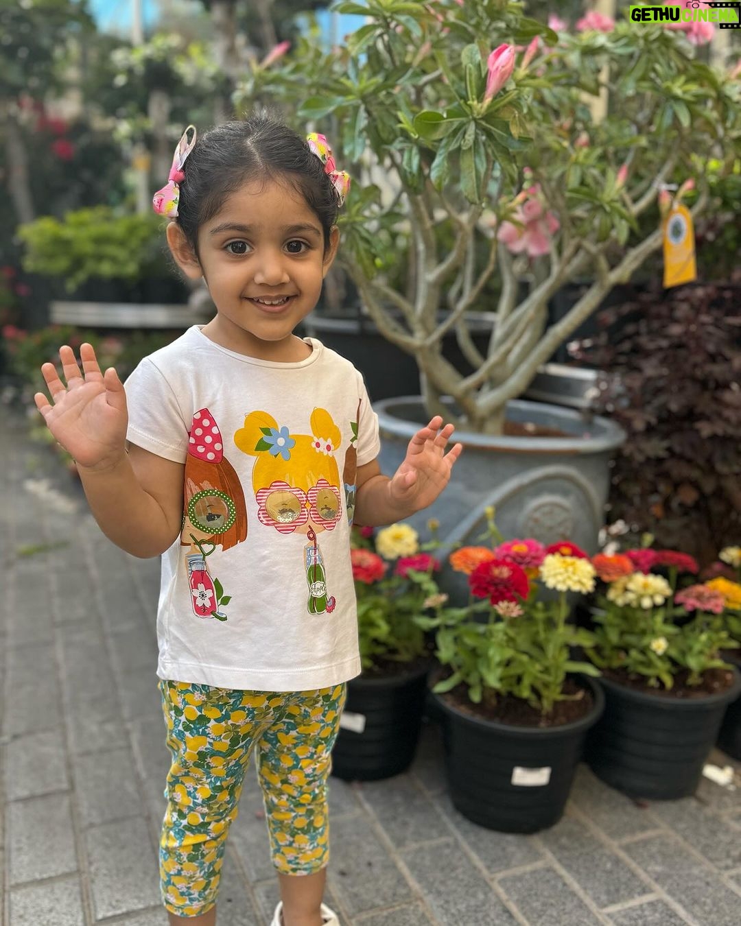 Sayyeshaa Saigal Instagram - The week that went by! #photodump @aryaoffl @shhaheen @arianajofficial @reazbeg @mykitchenchronicless #dubai#funtimes#holiday#food#travel#traveldiaries#makingmemories#family#love#instagram#instadaily