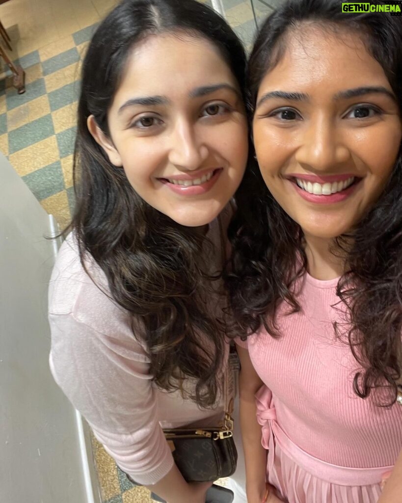 Sayyeshaa Saigal Instagram - Ending the year with a coffee date with my lovely girl! ❤️ @vedikamees 🤗 #friends#happynewyear#2023#instagood#love#goodtimes#makingmemories#cafe