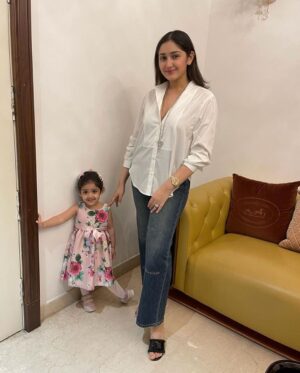 Sayyeshaa Saigal Instagram - Party time with my loves! ❤️❤️❤️❤️🧿🧿🧿
@aryaoffl @shhaheen @arianajofficial 
Love them the mostest! 

#family#babygirl#husband#mommy#party#outandabout#makingmemories#mylife#love#forever#familyfirst#instadaily#instagram#twinning