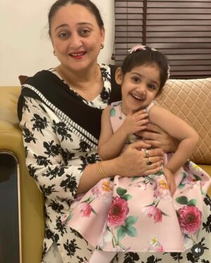 Sayyeshaa Saigal Instagram - Party time with my loves! ❤️❤️❤️❤️🧿🧿🧿
@aryaoffl @shhaheen @arianajofficial 
Love them the mostest! 

#family#babygirl#husband#mommy#party#outandabout#makingmemories#mylife#love#forever#familyfirst#instadaily#instagram#twinning