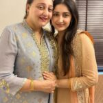 Sayyeshaa Saigal Instagram - Wedding outing with my beautiful mommy! I love you the mostest ❤️❤️❤️❤️ @shhaheen #wedding#mom#best#love#family#desigirl#instadaily#instagood