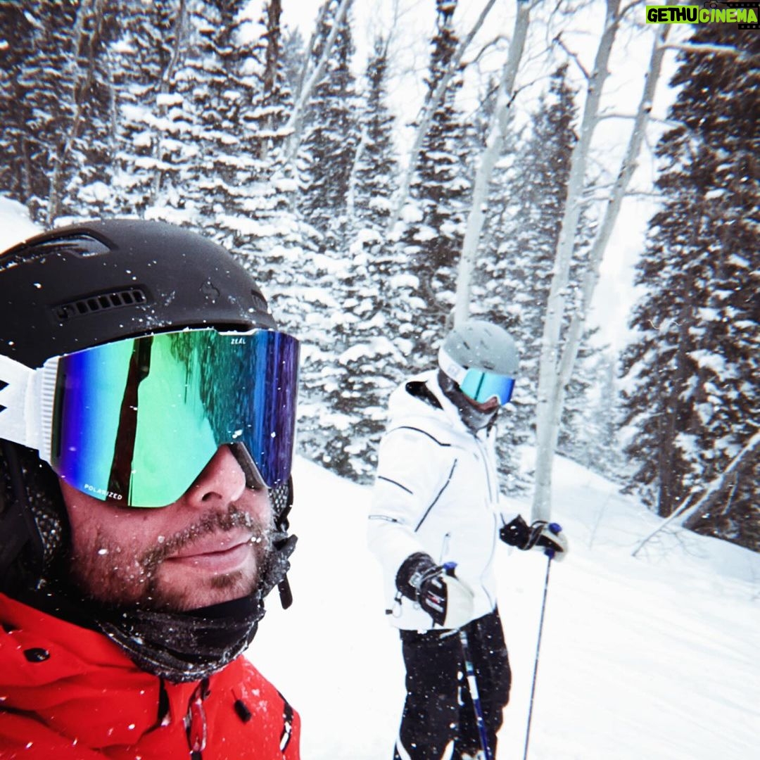 Scooter Braun Instagram - Epic day skiing pow pow with my Pops. #parkcity #powder