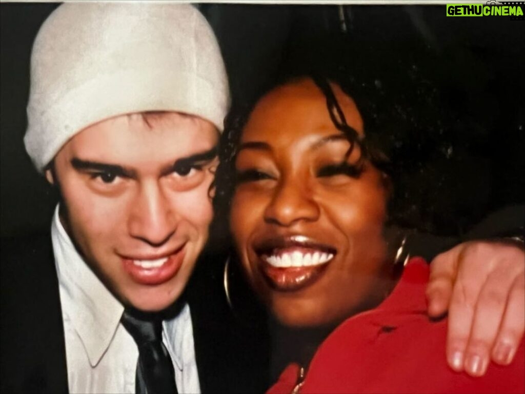 Scooter Braun Instagram - WOW. #tbt to this punk ass 21 year old kid throwing these parties and breaking into the music biz in the #ATL. The year was 2003 and #indaclub was the #1 song in the world and early 2000s hip hop and r&b dominated. Wild times. Great times. Thanks to my mom for visiting and showing me all these photos today. We were babies. Wow. This was me at 21 😂 #beaniesallday #atl #21yearsago