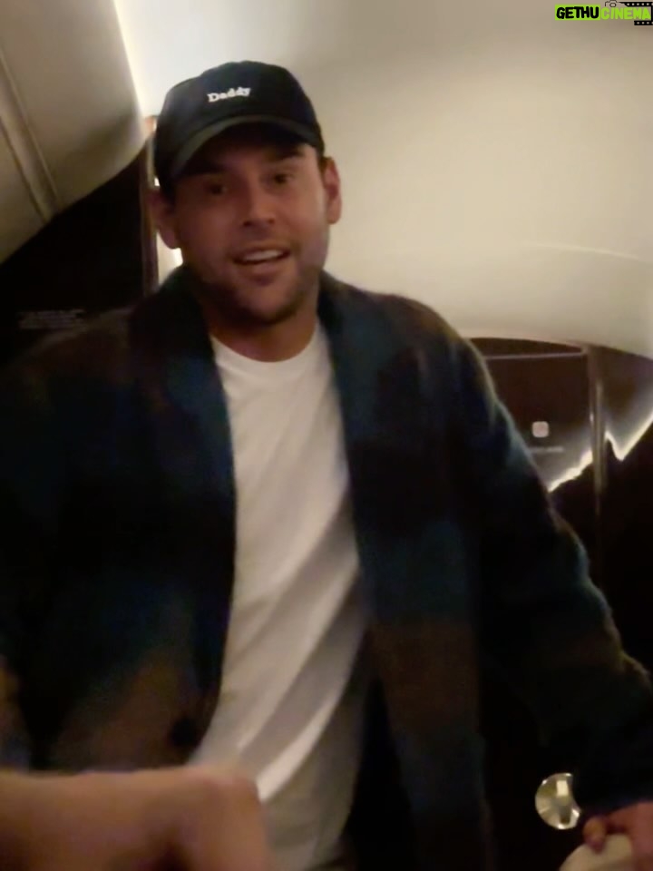 Scooter Braun Instagram - When @davidappleton makes you drop @usher songs in the Obama voice 😂 🤦🏻♂️ #myway #daddyshome