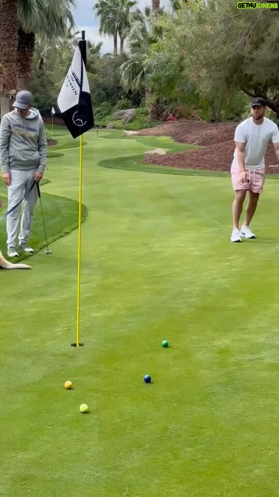 Scooter Braun Instagram - Showed these golfers how the jumper is the only way to putt ⛳️🏀😉 #shootersshoot