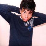 Sebastián Villalobos Instagram – Este post se lo quiero dedicar a las diferentes etapas de mí mismo que crecieron junto con ustedes, SÓLO PORQUE HOY VOLVEMOS A YOUTUBE. Después de años en batalla silenciosa conmigo mismo, donde la depresión, la ansiedad y el miedo, acabaron con mi motivación, mi autoestima y más ganas de seguir adelante, HOY QUIERO DECIR: MUCHÍSIMAS GRACIAS. Sé que la última vez que me vieron hablar de mi ida de YouTube, les dije que la música era la razón principal de por qué dejaba de hacer mis videos, y la verdad es que no, yo mismo estaba engañado pensando que así era.. yo mismo discutí con Sebastián Villalobos y todo lo que representaba. En un vídeo, pronto les contaré qué estaba pasando por mi cabeza y qué está pasando ahora, mientras tanto.. SI ESTÁS LEYENDO ESTO Y ME SIGUES DESDE MIS VIDEOS DE YOUTUBE, GRACIAS POR SEGUIR AQUÍ, HOY ESTAMOS DE VUELTA ❤️ EL VÍDEO QUE SE SUBE HOY (A LAS 7PM HORA COL) ES UN ABRAZO PARA ESE NIÑO INTERIOR QUE CRECIÓ VIÉNDOME EN YOUTUBE, PERO ADEMÁS… ES APENAS EL PRINCIPIO DE ESTA HISTORIA QUE RETOMAMOS A ESCRIBIR Y QUE LLEGA PARA QUE NOS VOLVAMOS A RECONOCER. NOS VEMOS EN YOUTUBE Y NO OLVIDEN HACER SU TAREA ✨