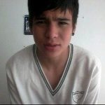 Sebastián Villalobos Instagram – Este post se lo quiero dedicar a las diferentes etapas de mí mismo que crecieron junto con ustedes, SÓLO PORQUE HOY VOLVEMOS A YOUTUBE. Después de años en batalla silenciosa conmigo mismo, donde la depresión, la ansiedad y el miedo, acabaron con mi motivación, mi autoestima y más ganas de seguir adelante, HOY QUIERO DECIR: MUCHÍSIMAS GRACIAS. Sé que la última vez que me vieron hablar de mi ida de YouTube, les dije que la música era la razón principal de por qué dejaba de hacer mis videos, y la verdad es que no, yo mismo estaba engañado pensando que así era.. yo mismo discutí con Sebastián Villalobos y todo lo que representaba. En un vídeo, pronto les contaré qué estaba pasando por mi cabeza y qué está pasando ahora, mientras tanto.. SI ESTÁS LEYENDO ESTO Y ME SIGUES DESDE MIS VIDEOS DE YOUTUBE, GRACIAS POR SEGUIR AQUÍ, HOY ESTAMOS DE VUELTA ❤️ EL VÍDEO QUE SE SUBE HOY (A LAS 7PM HORA COL) ES UN ABRAZO PARA ESE NIÑO INTERIOR QUE CRECIÓ VIÉNDOME EN YOUTUBE, PERO ADEMÁS… ES APENAS EL PRINCIPIO DE ESTA HISTORIA QUE RETOMAMOS A ESCRIBIR Y QUE LLEGA PARA QUE NOS VOLVAMOS A RECONOCER. NOS VEMOS EN YOUTUBE Y NO OLVIDEN HACER SU TAREA ✨