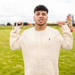 Sebastián Villalobos Instagram - 1. 🤠🤠🤠 2. Terminando el álbum 💿 3. Grabaciones de algo que viene por ahí 👀 4. 🚶🏻‍♂️🐎🐎🐎 5. haciéndome el cool jugando polo por primera vez (qué lacreooo) 6. Mañana será bonito con pura gente bonita 7. La carita cuando casi se cae 🥹 8. Llegando a la final internacional de las batallas de redbull 9. Velitas 10. Visitando a Luis Victor