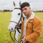 Sebastián Villalobos Instagram - Desde siempre he tenido una fascinación por los caballos. Son animales nobles, inteligentes y sensibles. Conectan contigo. Se comunican sin hablar. En sus espaldas vive la historia de la humanidad. Cuando montas un caballo es como tomar prestada la libertad. Lugar donde hay caballos, LUGAR DONDE SOY FELIZ.