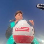 Sebastián Villalobos Instagram - 1. CHECO IN DA HOUSE 🇲🇽🔥 2. Posando con la copa 🏎️💨 (no sé cómo terminó en mis manos) 3. Corrí en la pista (a pequeña escala) gracias al equipo de @espndeportes 🥰🏁 (y perdí) 4. Vi la pista sola y no podía desaprovechar la oportunidad de tomarme una foto ahí ✌🏼 5. Llegando a la fiesta de @espn ✨ estuvo bueeeeeena 6. Me encontré con uno de mis jugadores de futbol favoritos! ⚽️🇸🇪 7. Tanta emoción necesita hidratación 😂 8. TUVE EL CONTROL DE CHARLES LECLERC EN MIS MANOS 🏁 9. EL PIT LINE Y OTRAS EXPERIENCIAS BRUTALES HACÍAN PARTE DEL PADDOCK GRACIAS A @ESPNDeportes 🫶🏼🥰 LOS AMOOO GRACIAS 10. RECAP. DE LOS MEJORES MOMENTOS DE MI EXPERIENCIA EN LA F1 LAS VEGAS CON @espndeportes ❤️‍🔥 #LasVegasGP #F1 #ESPNDEPORTESPARTNER #Ad Las Vegas, Nevada