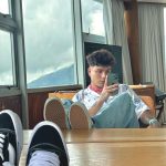 Sebastián Villalobos Instagram - Conocer este país ha sido verdaderamente un sueño cumplido. Desde niño escuché muchas historias sobre Venezuela, desde mi familia, que crearon en mí la ilusión de conocer algún día. Cuando la crisis comenzó, estas ganas de conocer empezar a verse un pilin perturbadas y ahora que el sol está empezando a brillar de nuevo, no podía perderme la oportunidad de venir a conocer y darme cuenta que las historias que escuchaba de niño se quedaron cortas al conocer la inmensidad y magia que tiene este país. Poco más de una semana llevo aquí y entre las borracheras con Anís, los “betas”, los “panas”, la “ladilla”, el toddy😍, la cachapa, los “rolitrancoemamagüevos”, el beisbol, la gente, las vistas, el “se presta”, lo que me muero por conocer que aún no conozco y la energía tan linda con la que me han recibido… no logro definir qué ha sido mi cosa favorita. Gracias, Venezuela 🇻🇪 un país que a pesar de todo, se levanta y sonríe, NOJODAAAA! QUÉ VIVA VENEZUELA EN ESA MIERDA CABALLERO 😂 (pd: quiero mi cédula) Caracas