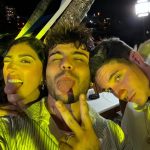 Sebastián Villalobos Instagram - 1. un tipo serio en Margarita 2. el mismo tipo pero no tan serio 3. dominó y agüita e coco 4. unos betas burda e panas 5. genuinamente perdido en la belleza de este país 6. qué vivan los novios, nojodaaaa 🤵🏻‍♂️👰🏽‍♀️ 7. en alta como el dron 8. wedding breakers 9. un beboteo serio 10. no me acuerdo en qué momento se tomó esa foto Isla Margarita