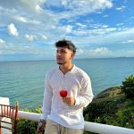 Sebastián Villalobos Instagram - 1. un tipo serio en Margarita 2. el mismo tipo pero no tan serio 3. dominó y agüita e coco 4. unos betas burda e panas 5. genuinamente perdido en la belleza de este país 6. qué vivan los novios, nojodaaaa 🤵🏻‍♂️👰🏽‍♀️ 7. en alta como el dron 8. wedding breakers 9. un beboteo serio 10. no me acuerdo en qué momento se tomó esa foto Isla Margarita