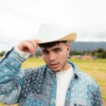 Sebastián Villalobos Instagram - 1. 🤠🤠🤠 2. Terminando el álbum 💿 3. Grabaciones de algo que viene por ahí 👀 4. 🚶🏻‍♂️🐎🐎🐎 5. haciéndome el cool jugando polo por primera vez (qué lacreooo) 6. Mañana será bonito con pura gente bonita 7. La carita cuando casi se cae 🥹 8. Llegando a la final internacional de las batallas de redbull 9. Velitas 10. Visitando a Luis Victor