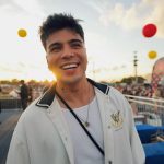 Sebastián Villalobos Instagram - así se ve la vida últimamente ✨ 1. 😄 2. 😎😎 3. 🏳️‍🌈🎀 4. 👦🏻 5. 🎈🎈 6. 🫥 7. 🤖📦 Miami, Florida