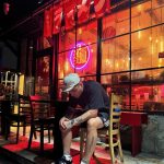 Sebastián Villalobos Instagram - así va la vida por estos días… 1. desde que vi la noticia de la estatua quería venir a conocerla! Reina @shakira 💃🏼 2. Afuera de un lugarcito de ramen delicioso 🍜 3. Nuevo vídeoooooo, se subió ayer! 4. Aún no supero que haya estado en Miami fashion week 😎 5. Un gintonic y un lugar cool 6. 💚 7. Comida de etiqueta. 8. SpongeBob SquarePants shoes. 9. visitando🦈 10. regalo de cumpleaños 🎈 (vayan a escuchar genuino) Barranquilla