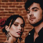 Sebastián Villalobos Instagram – Es que te quiero hasta cuando no te quiero 🌹 
#GENUINO

Productora: Gen24Flims; Guion: Iván García; Dirección: Álvaro Moriano; Dirección de fotografía: Ana de la Higuera; Dirección de vestuario y caracterización: Natalia Muñoz. Madrid, Spain