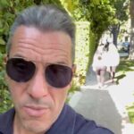Sebastian Maniscalco Instagram - What’s the etiquette here?
