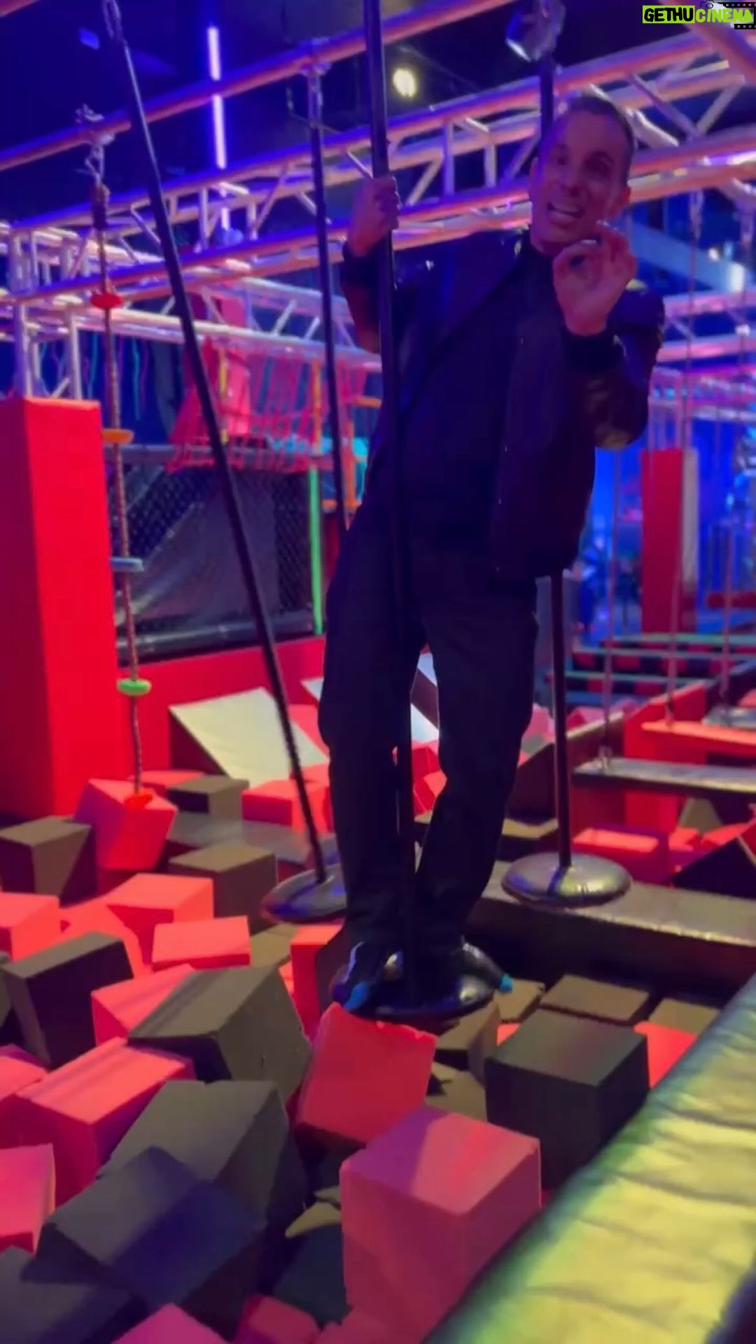 Sebastian Maniscalco Instagram - Listen up! Tickets are on sale for May 27/28 at the @wynnlasvegas at SebastianLive.com. Let me know if you’re coming out. Ill see you there.