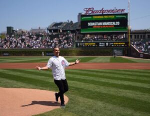 Sebastian Maniscalco Instagram - Go Cubs Go! Threw out the first pitch in the Chicago @Cubs game today against the Miami @marlins. 

📷 @dirksenphoto & @johanyjutras