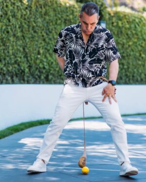 Sebastian Maniscalco Instagram - I had an amazing time reliving the past with classic games and celebrating Serafina's 6th birthday! Time flies by rapidly, and I urge all parents to cherish every moment they have with their loved ones. In the blink of an eye, you may find yourself in a position where your roles are reversed, and your children are changing your diapers.