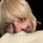 Selma Blair Instagram - My tiny wild friend. Must be a good sign.
