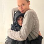 Selma Blair Instagram - London 🖤. It was time. We love you. I only wish I could stay longer. This time in London has been so good for my northern soul. And my son was enchanted as well. We met our dearest friends. Been too long. and I’m changed. Thank you Image descriptions: Image 1: Selma has short blonde hair and is standing with the London skyline behind her. Image 2: Selma and Arthur sit in separate chairs. Arthur has short brown hair and sitting on the left in a chair in a hotel lobby with black and white floor. Image 3: Silhouette of Selma holding her cane with a long coat on. Image 4: Arthur is on left wearing black jacket with a hoodie, hugging Stella, who is wearing long sleeve grey shirt. Image 5: Selma and Arthur walking to music that Stella, whose back is to the camera, plays on her phone. Image 6: Selma is standing with her cane next to Vanessa Kingori who is on the left wearing a light green outfit with her arm around Selma. Image 7: Selma is wearing a grey suit and holds her cane. She is standing outside, surrounded by lit up trees. Image 8: Selma is on the left kneeling with her cane in front of her next to Katie who has brown hair and is wearing glasses and wearing white boots. Image 9: Black and white photo of Selma with Anya Taylor Joy, who has long, straight blonde hair. Image 10: Video of Selma and Arthur walking on the street in London. London, England