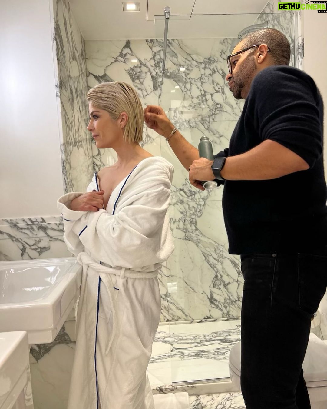 Selma Blair Instagram - The evening of Burberry. 🗡️ Image Descriptions: Image one: Selma has short blonde hair and wears a long black velvet coat. She is standing on the runway at the Burberry show with her cane with one hand in her pocket. Image two: Selma stands in front of orange wall. Image three: Selma sits with Edward and Naomi. Edward is wearing all black and Naomi is wearing a grey suit. Image four: Selma and Georgia are standing and both wearing black. Image five: Selma is standing in profile wearing a white robe while getting her hair done. Image six: Selma leans against an orange wall and is looking to the left.