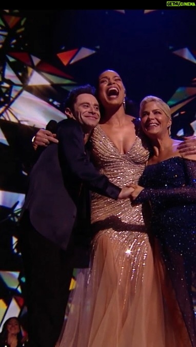 Selma Blair Instagram - No air, all love for @jordinsparks and @sashafarber1 💜✨