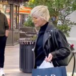 Selma Blair Instagram - ‘Tis the season 🎁 Head over to the @gap website TOMORROW 11/17 at 12pm PST for a LIVE shopping event - I’ll show you all of my holiday favorites. 😉 #ad