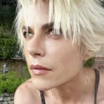 Selma Blair Instagram - Feeling that summer love and finding my light ☀️ @guidebeautycosmetics shadow palette and brow gel @kyliecosmetics besitos gloss drip 💋