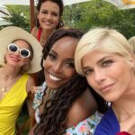 Selma Blair Instagram - What a lovely afternoon with @nyakio and friends celebrating @thirteenlune and the launch of @relevant.skin 🤍 #13lxTheHamptons