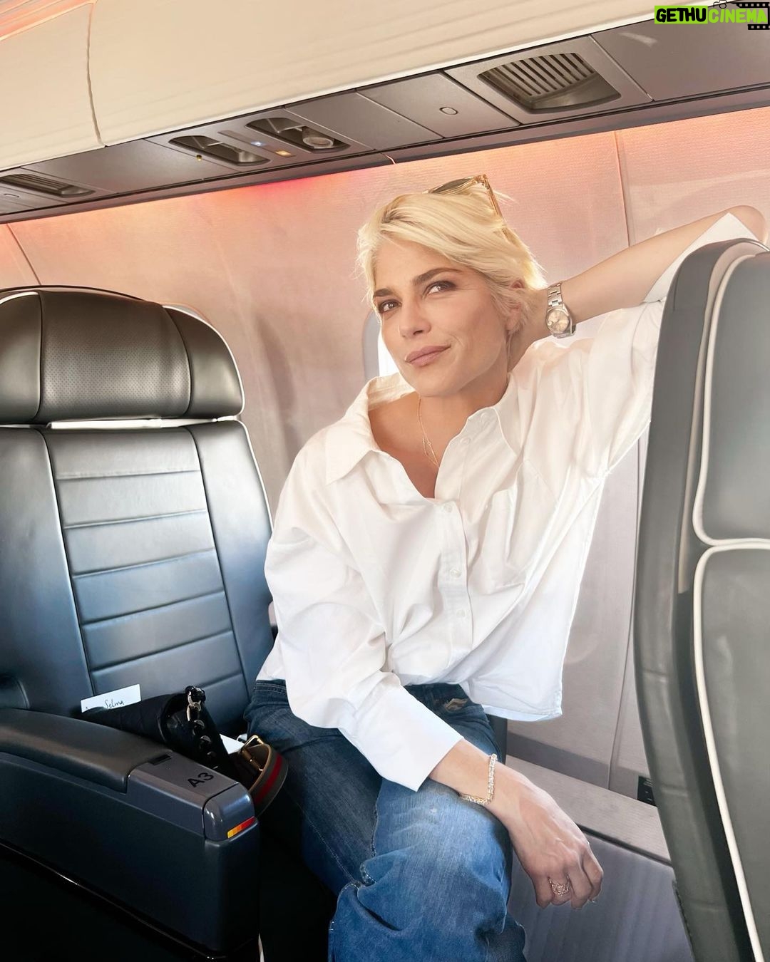 Selma Blair Instagram - Headed back home for a weekend of rest and relaxation. This trip has been a Godsend. Thank you for the lift @aero #goaero ✈️ Welcome home wherever you are ⭐️