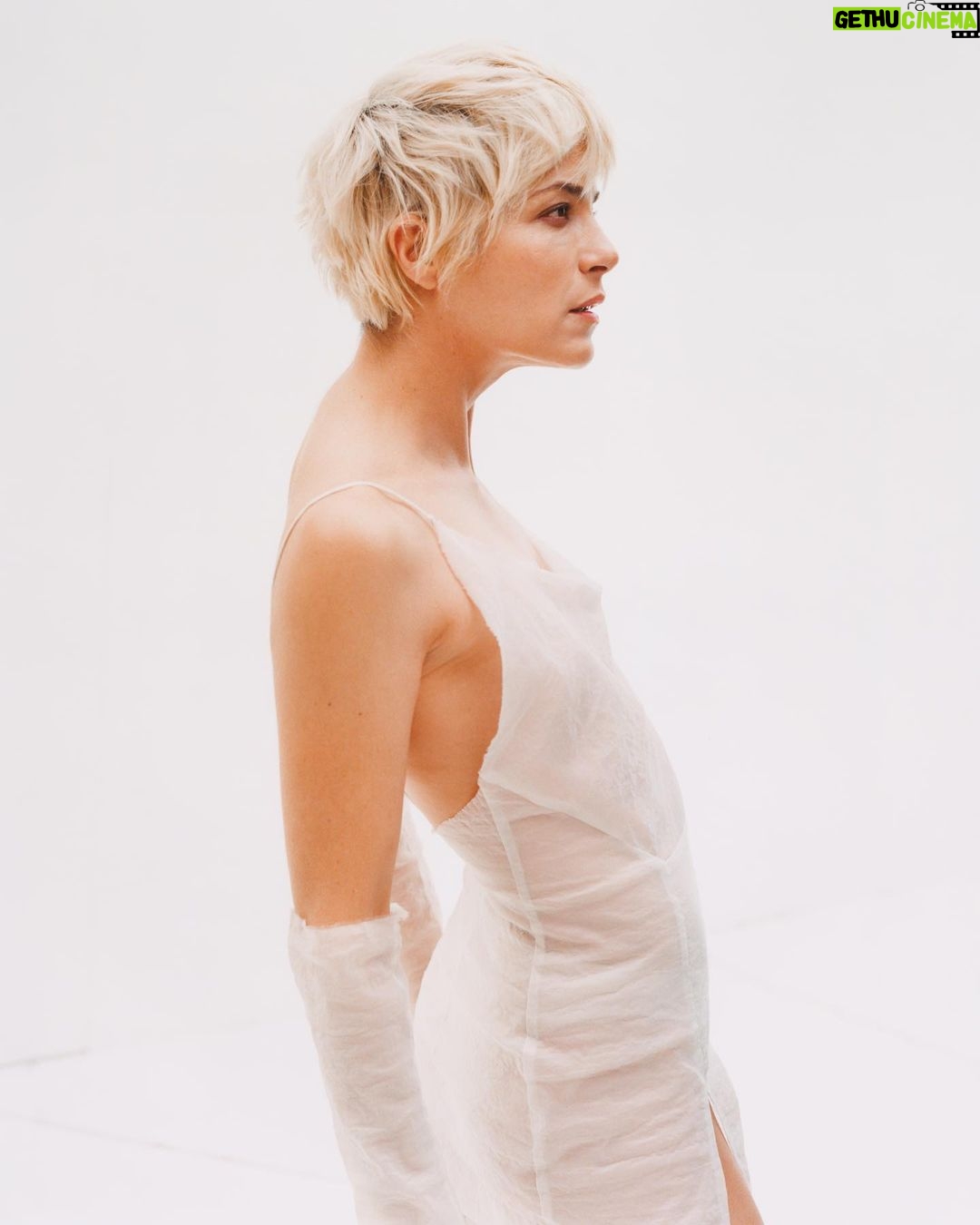 Selma Blair Instagram - “I was overwhelmed by a sense of relief,” recalling the moment I found out about my MS, “like the way you feel when an ocean wave breaks right at the shore before taking you under.” @SELFmagazine cover story is out now. 🤍 Thank you to this brilliant team — SELF: @selfmagazine Photography: @heatherhazzan Wardrobe styling: @seanknight Hair: @bridgetbragerhair Makeup: @karayoshimotobua Manicure: @ashlie_johnson Profile: @emmacargo Creative Director: @avenerable Entertainment Directors: @cbroday & @sergiokletnoy Image Descriptions: 1. Selma has short blonde hair and is seated holding her hands in front of her wearing a green dress and gloves. The text SELF and Spotlight in Selma appear on image. 2. Selma is standing in profile wearing a white dress and gloves. 3. Selma’s face appears in the middle of the red fabric of her dress. 4. Polaroid of Selma wearing black tank top with feathers while punching towards the camera. 5. Series of 8 images of Selma seated in red dress on pink couch. 6. Selma is wearing the black top and jeans while winking. 7. Black and white image of Selma in white dress and gloves with her signature and a heart on image. She is slightly bent and smiling.