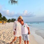 Selma Blair Instagram - This is the lemon 🍋 sunshine, clear Caribbean family vacation I have wanted for years. It has softened the edges of a rough and weathered era. The ocean, and our son, a book and the mouth watering mangos carried home in a paper bag, proud of the treasure we were given for Arthur. Fishing 🎣 whoops and the marvel of years gone by and the awesome adventures that have opened up. I am wishing and wishing another stretch. 💛💛💛 Video description: Video montage of Selma, her son Arthur and his father Jason at the beach, on a boat in the ocean and fishing. The sound of laughter and the song Calm Down by Rema (with Selena Gomez) is played.